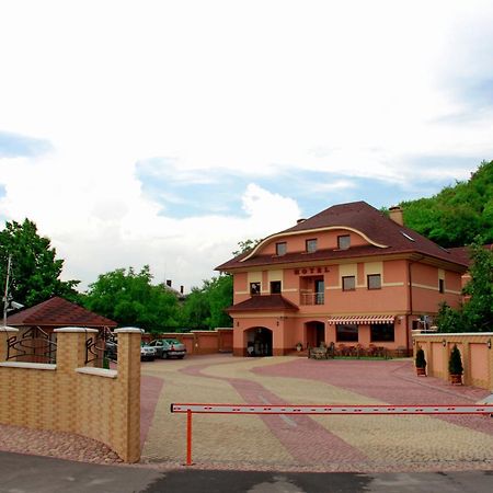 Hotel Magnat Mukačevo Exteriér fotografie