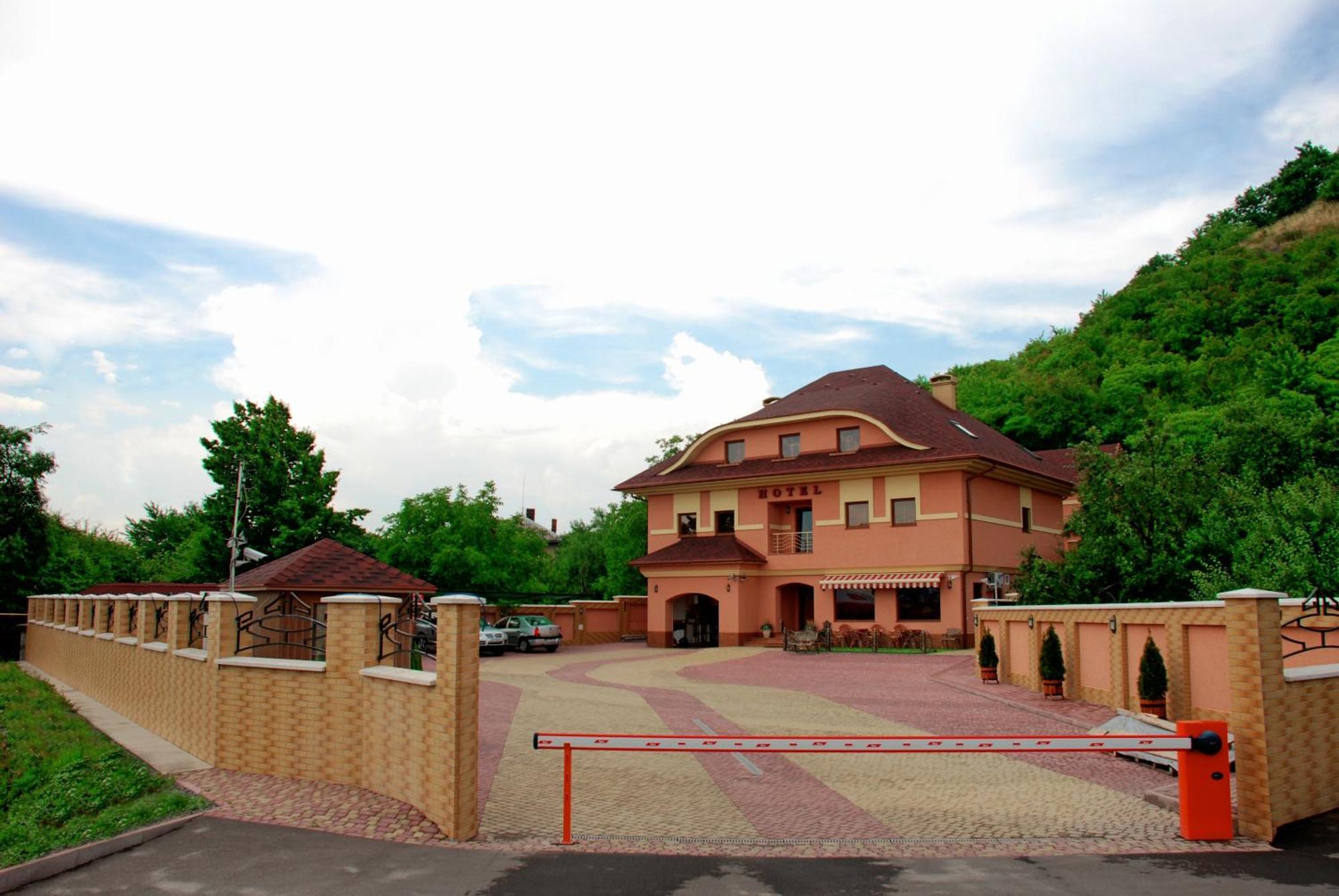 Hotel Magnat Mukačevo Exteriér fotografie